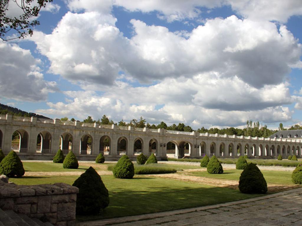 Hospederia Santa Cruz Ξενοδοχείο San Lorenzo de El Escorial Εξωτερικό φωτογραφία
